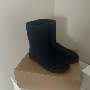 Size seven Uggs! Literally worn like three times. Black just isn’t my color so y